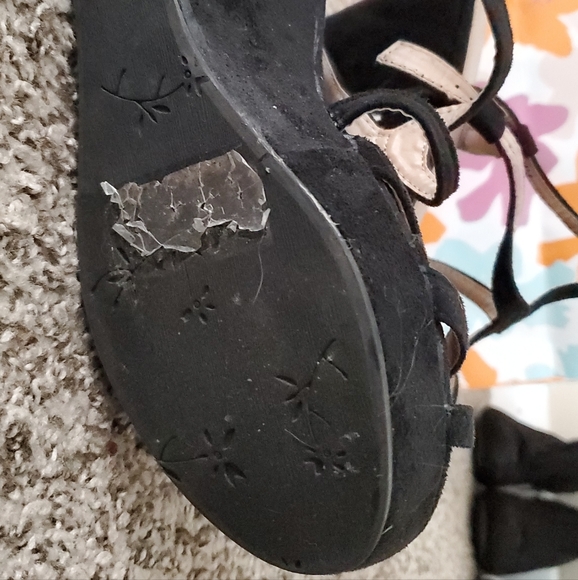 Black strapped heels - Picture 3 of 3